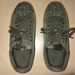 Brand new camouflage pumas. Worn once indoors